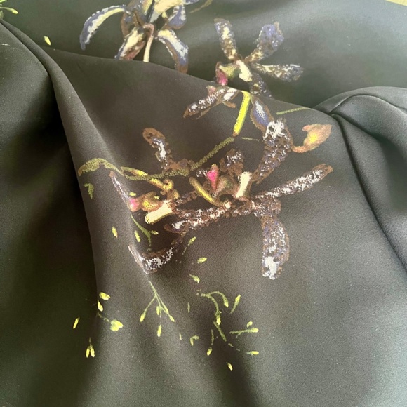 Aritzia Babaton Everly Camisole, Navy Floral, Size XXS - Picture 6 of 11